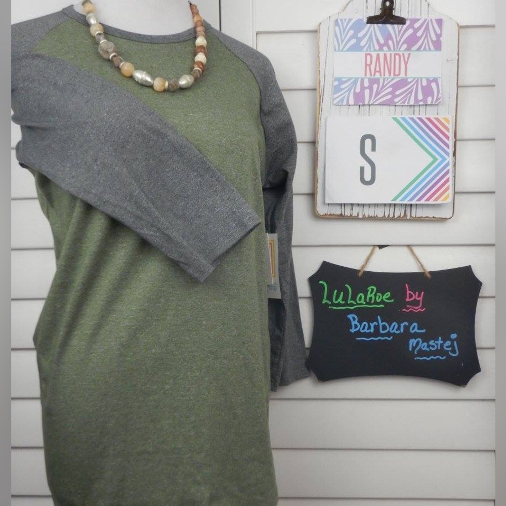 NWT-LuLaRoe Randy tee- size small